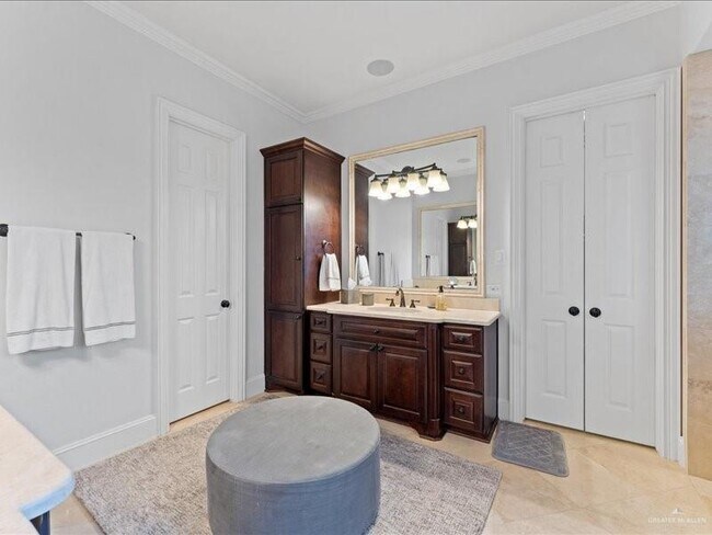 Building Photo - 7 Ivy Castle Ct