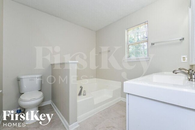 Building Photo - 5598 Emerald Glen