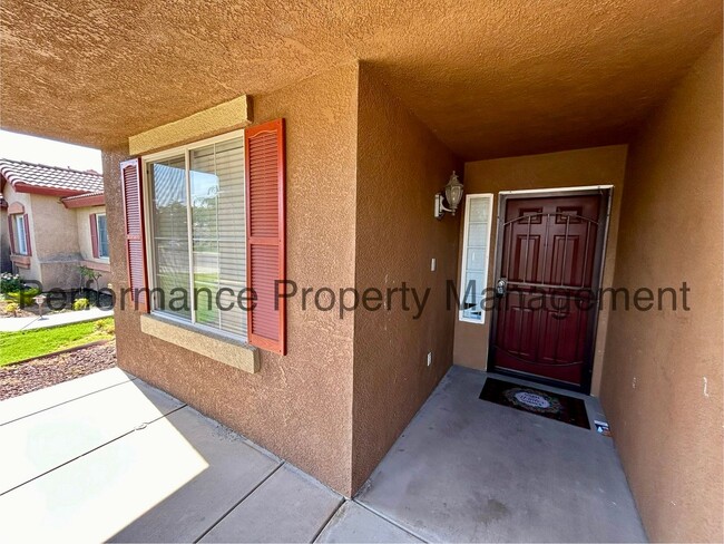 Building Photo - Stunning 4 Bed/2 Bath in SW Bakersfield w/...