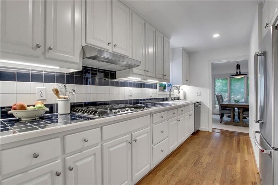 Building Photo - 925 Highland Terrace NE