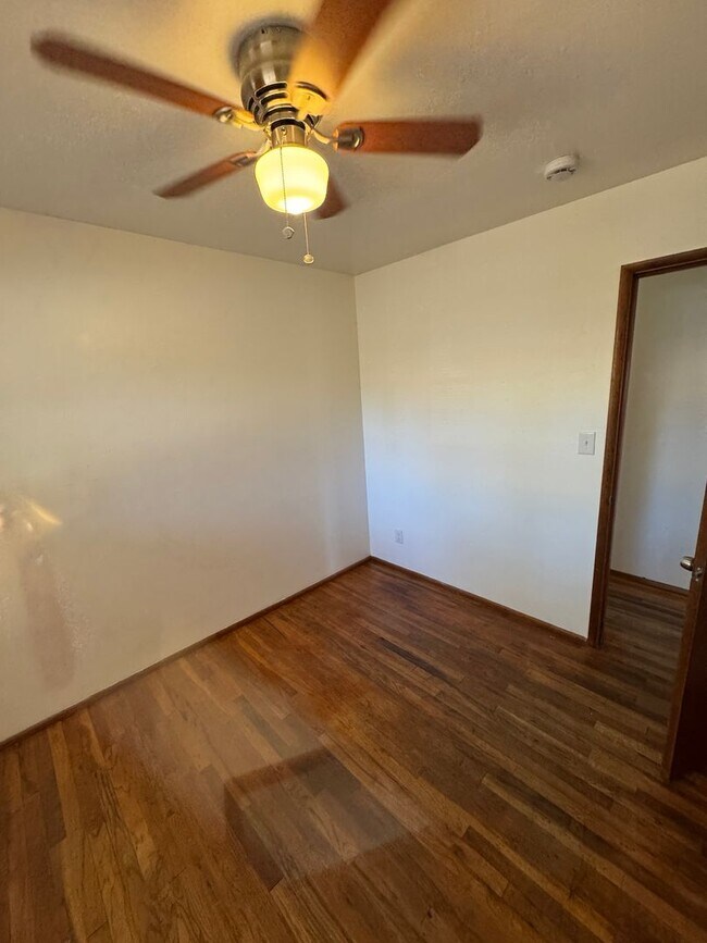 Building Photo - Freshly Updated 3 Bedroom 1 bath Home with Garage, Fenced Yard & Pet Friendly!