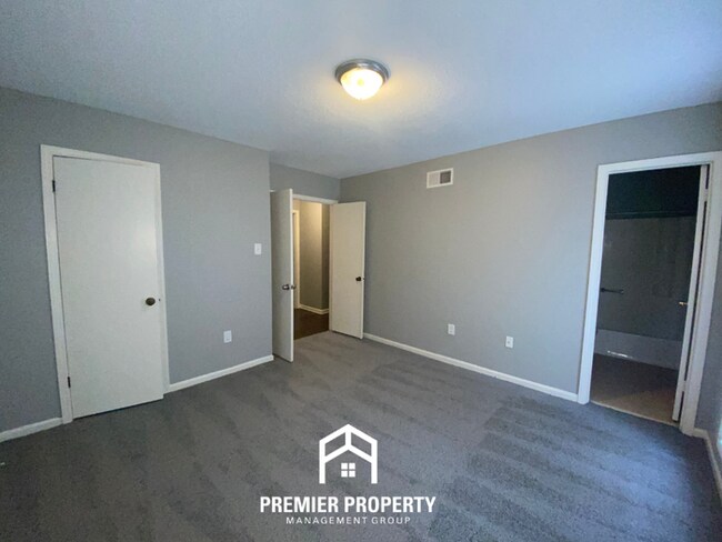 Building Photo - 4453 Kerwin Dr