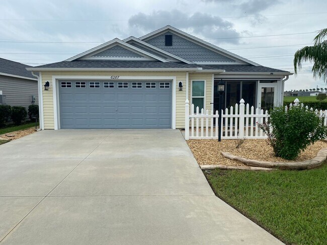 Primary Photo - Beautiful, Furnished ANNUAL 2 bed, 2 bath ...