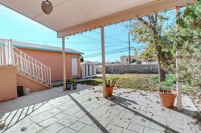 Building Photo - Charming 3 bedroom, 2 bath home in Central El Paso! Special No admin fee, $29 application fee!