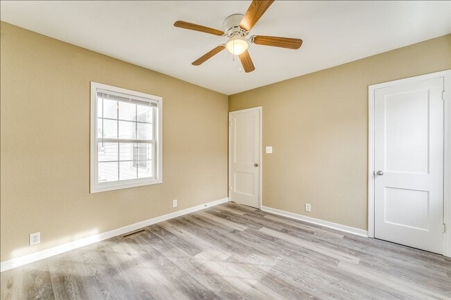 Building Photo - Adorable 2 Bed Riverside Home – Updated & Ready Now!