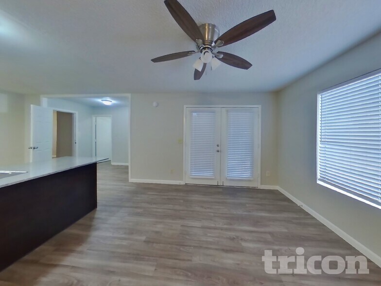 Building Photo - 904 W Yale Dr