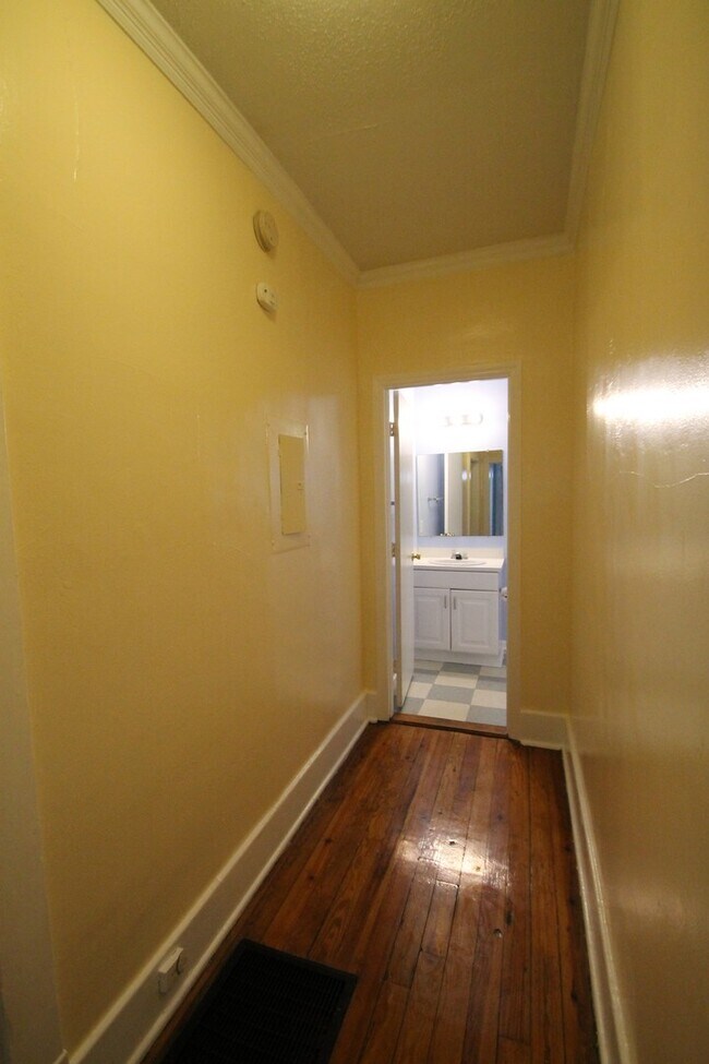 Building Photo - 338 Ebenezer Ave