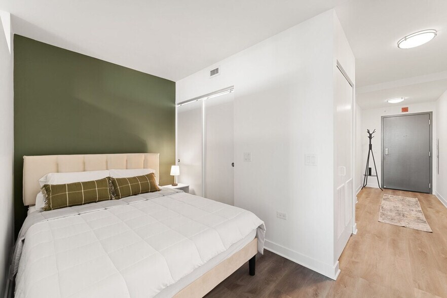 Building Photo - 720 S Wells St