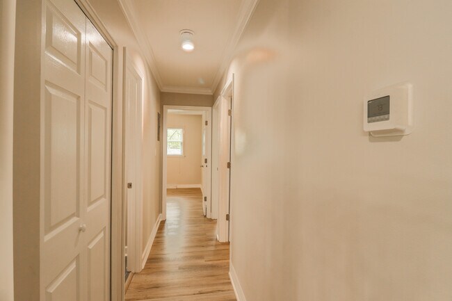 Building Photo - 2608 Meadow Lark Ln