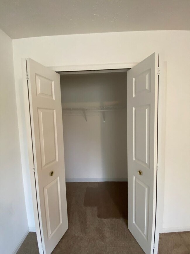 Building Photo - 25027 Rushmore Ct