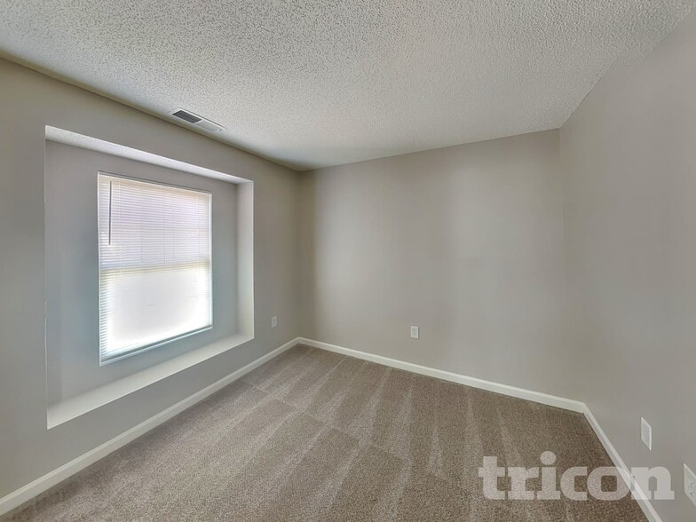 Building Photo - 10242 Hugue Way