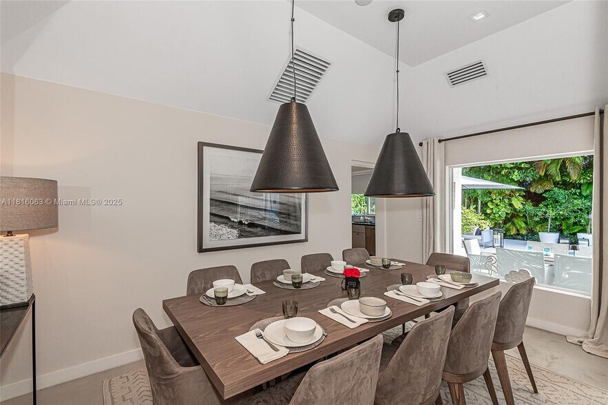 Building Photo - 375 Harbor Ct