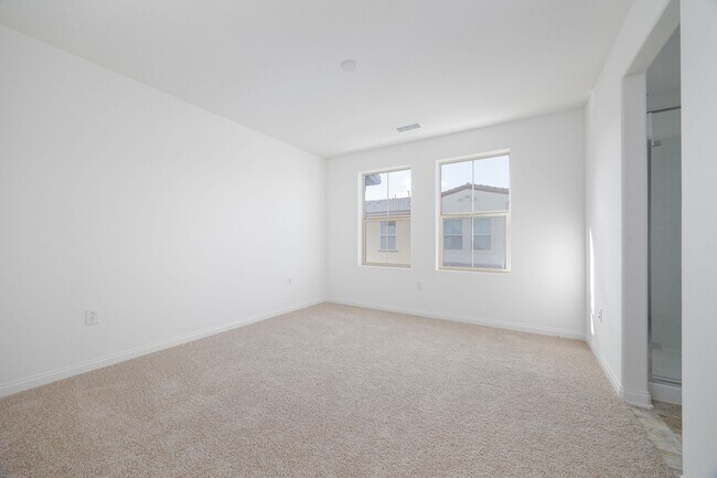 Building Photo - 1749 Laurelwood Wy