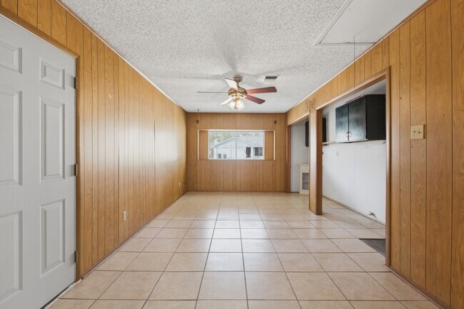 Building Photo - 13627 Greenway Dr