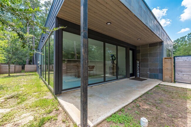 Building Photo - 1601 Beech Dr