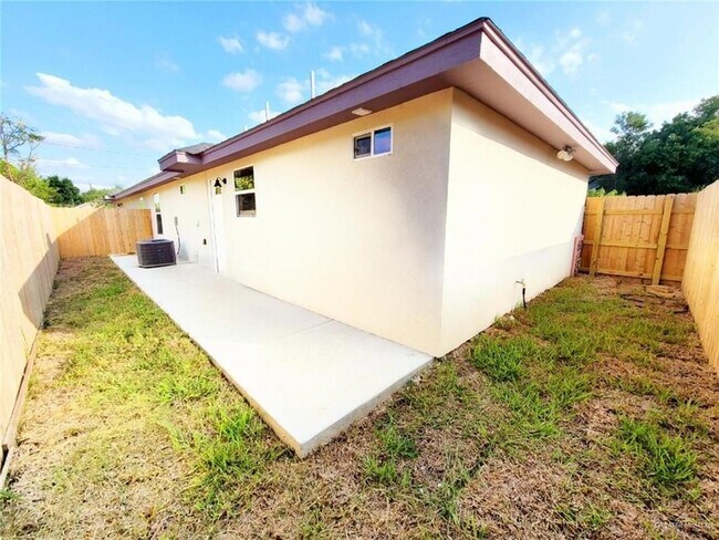 Building Photo - 107 Street A