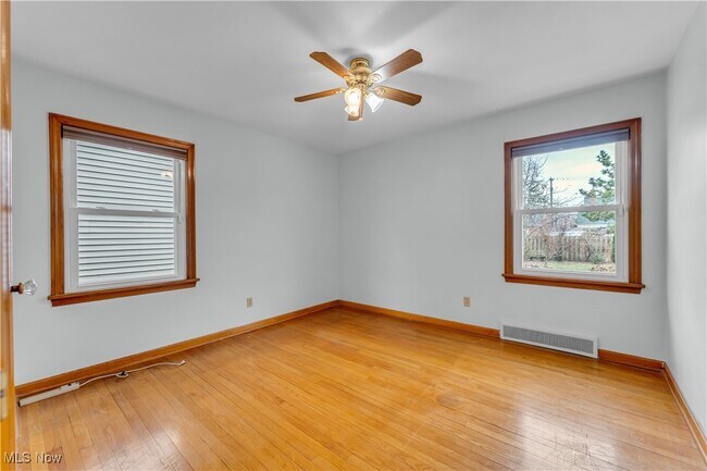 Building Photo - 25731 Farringdon Ave