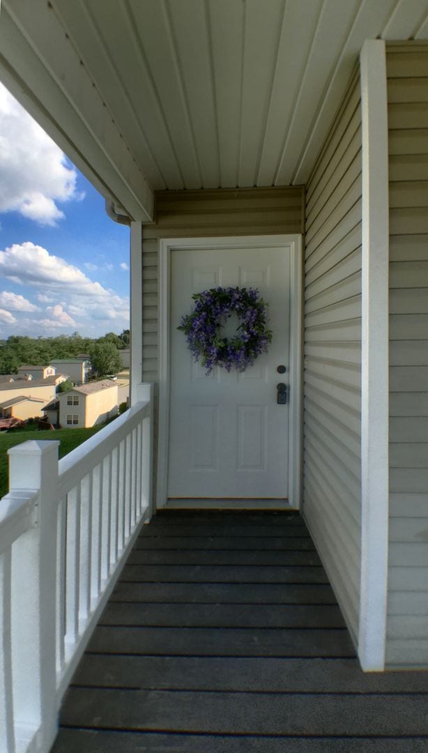 Building Photo - 3 Bed 2 Bath home with pool and lawncare included for $1850!!!
