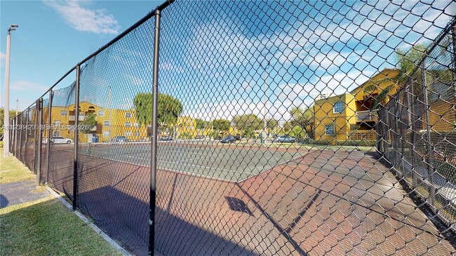 Building Photo - 9735 Fontainebleau Blvd