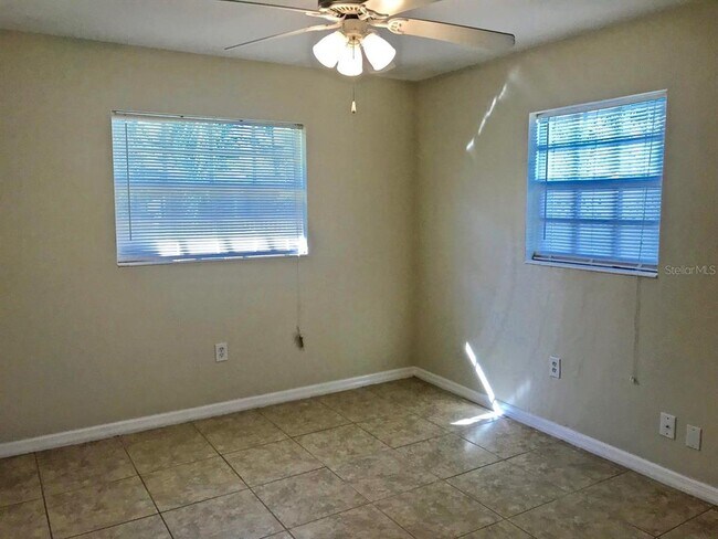 Building Photo - 3873 Prudence Dr