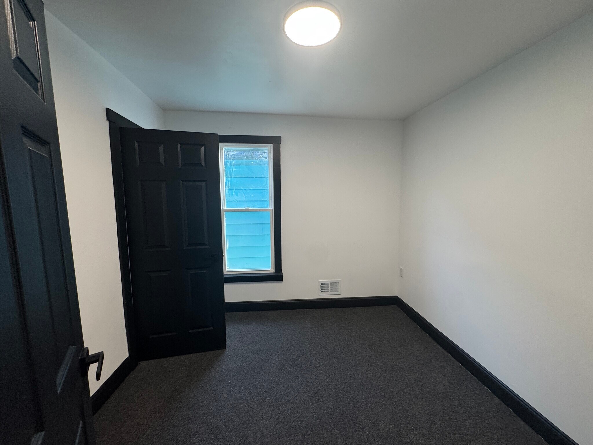 Building Photo - 226 E 16th Ave