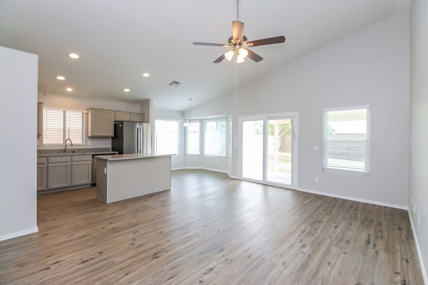 Building Photo - 6951 E Lomita Ave