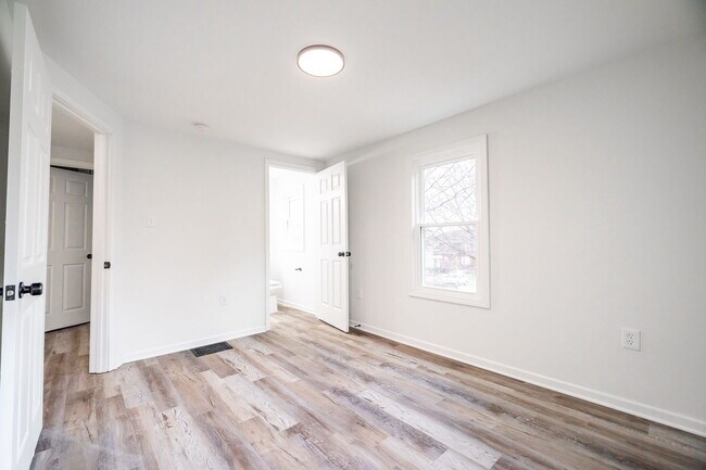 Building Photo - 210 Brehl Ave