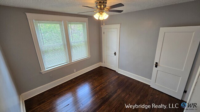 Building Photo - 3-Bed 1 Bath House located in a cul-de-sac...
