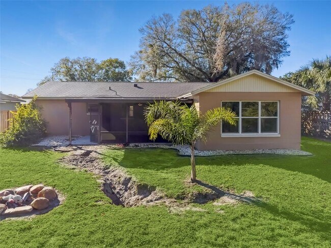 Building Photo - 111 Pineapple Ct