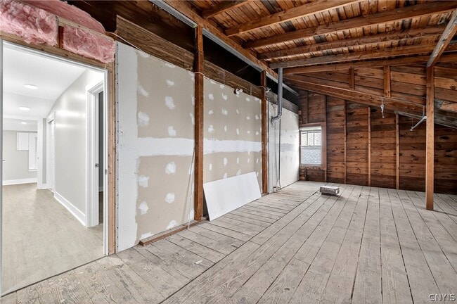 Building Photo - 111 Maplehurst Ave