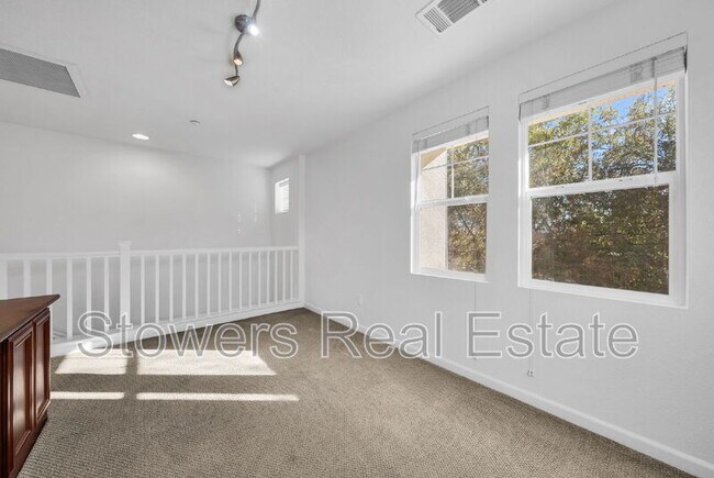 Building Photo - 173 Heligan Ln