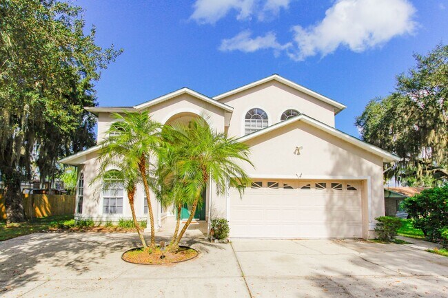 Building Photo - Beautiful Lake front home in West Kissimmee