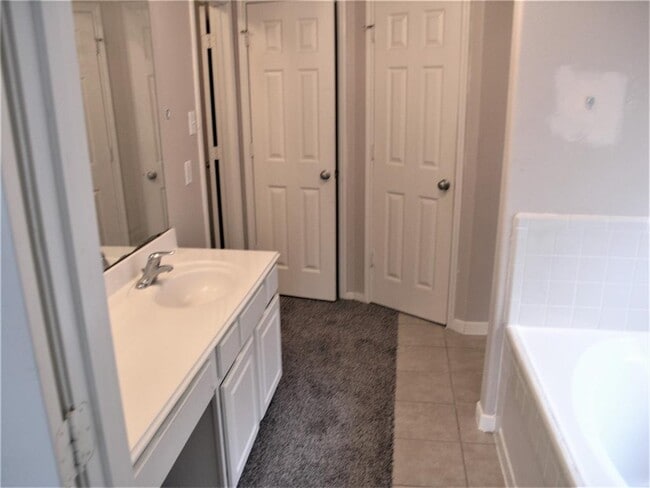 Building Photo - 2926 Meadowglen Crest