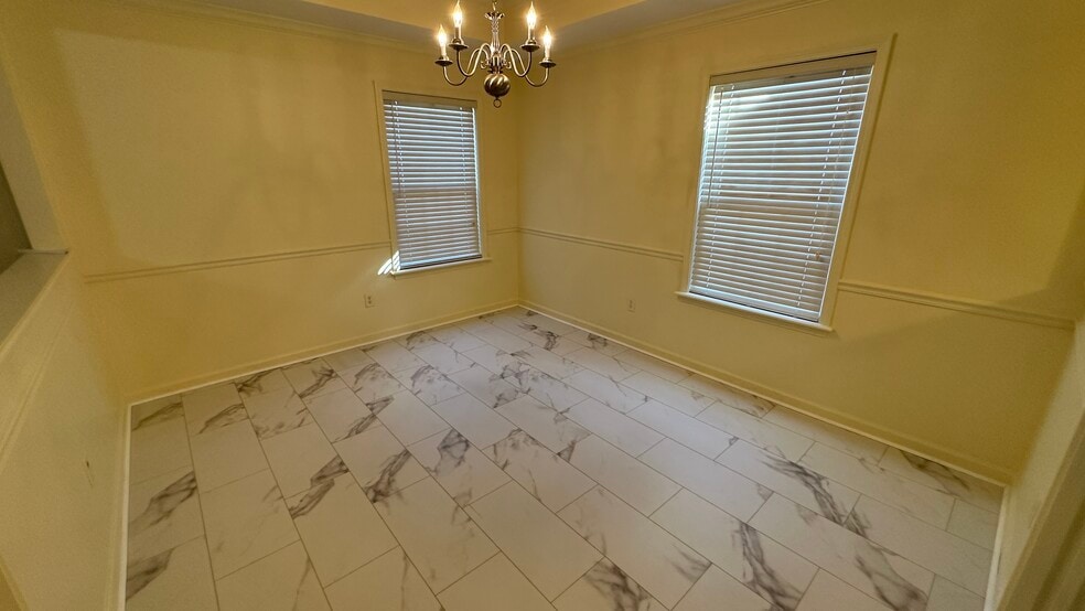 Dining Room - 555 Goldon Trophy Trl