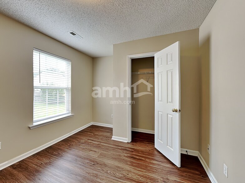 Building Photo - 213 Brenley Ln