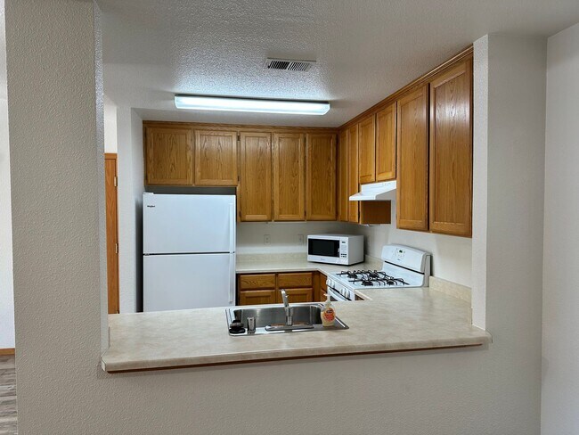 Building Photo - 1 Bedroom, 1 Bath Duplex – Sunny McKinleyville