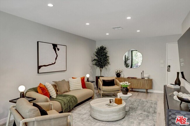 Building Photo - 7300 Franklin Ave