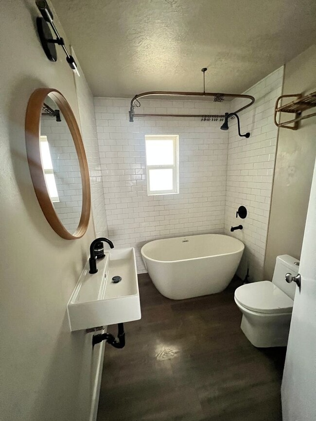 Building Photo - Newly Remodeled House in West Valley for Rent