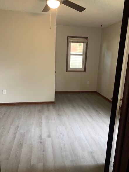 Bedroom 3 - 1115 E MacArthur Rd