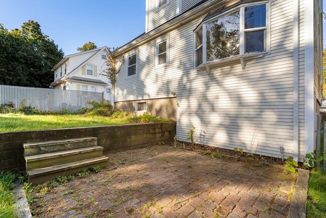 Building Photo - 34 Nilsen Ave