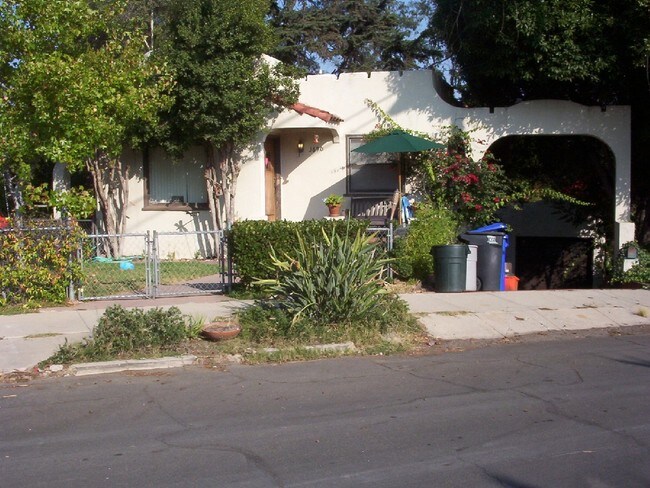 Duplex - 3684-3692 Alexia Pl