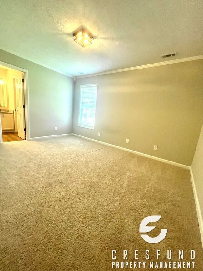 Building Photo - RECENTLY RENOVATED 3 BEDROOM just minutes ...