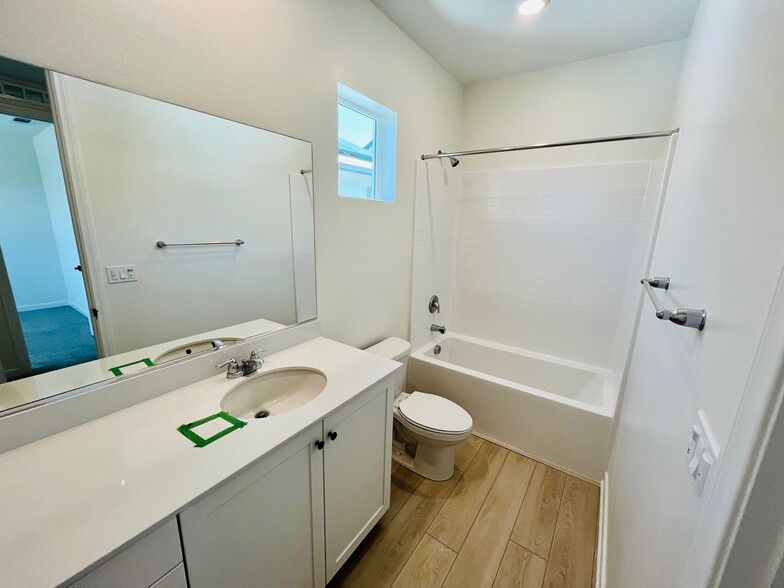 Building Photo - 27057 Trail View Ln