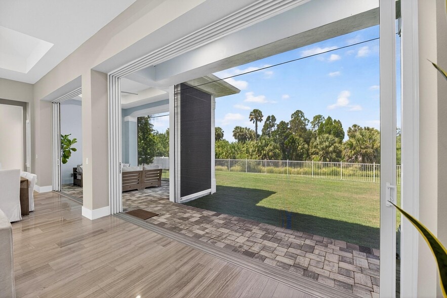 Building Photo - 638 Manns Harbor Dr