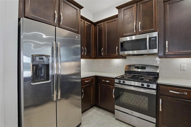 Building Photo - 30588 Chesapeake Bay Dr