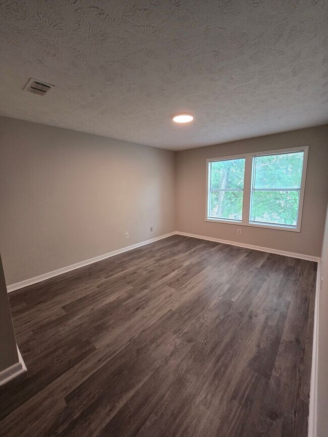 Building Photo - 1021 Wood Creek Dr