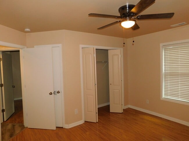 Building Photo - REMODLED