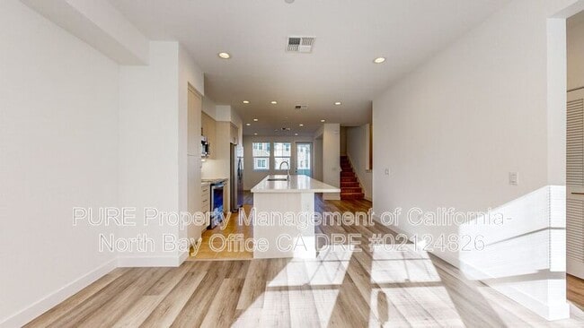 Building Photo - 221 Gambrel Cir