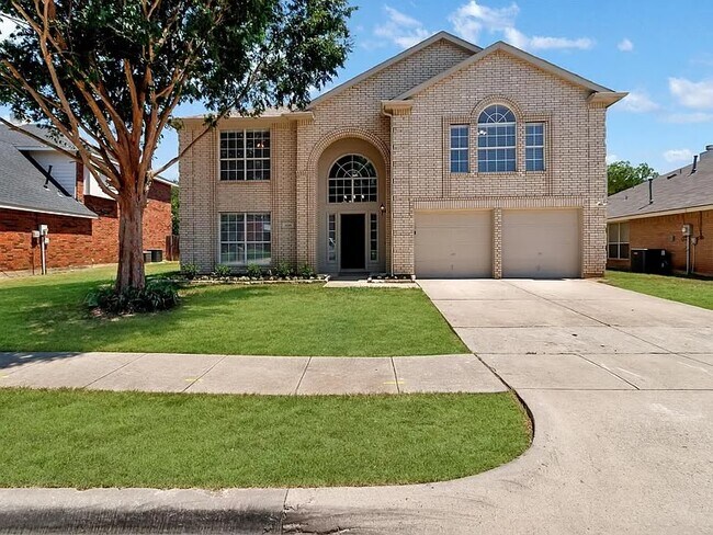 Building Photo - 4729 Woodhaven Ln