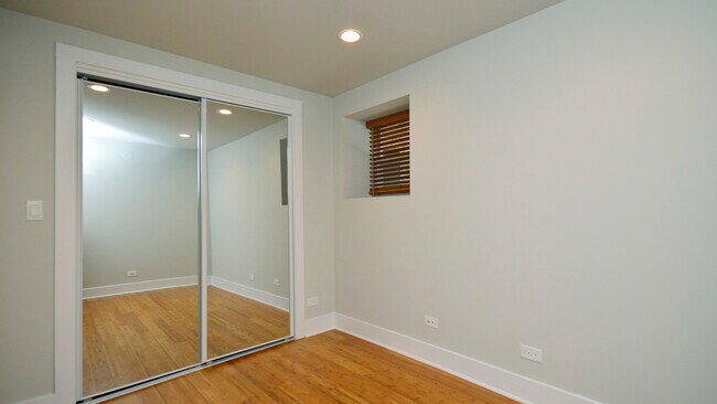 Building Photo - 6429 N Lakewood Ave